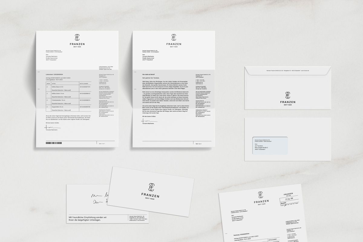 Darstellung des Briefbogens, Kuverts, Complimentary Card und Stempel.
