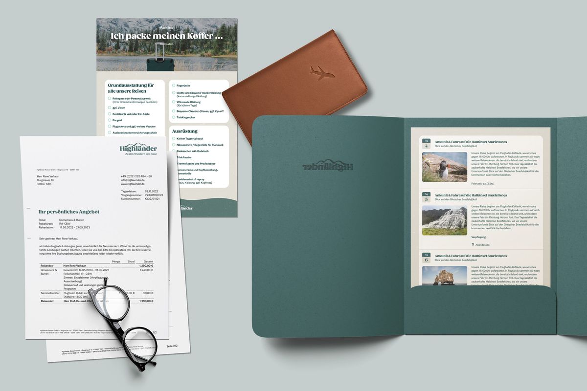 Übersicht der Reiseunterlagen, Packliste, Reisemappe und einem Reisepass.