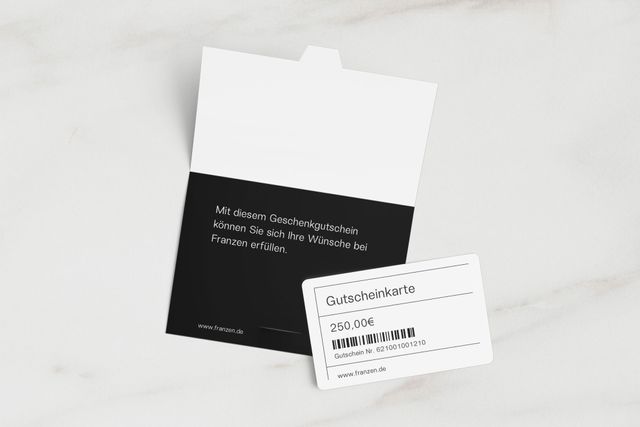 Die geöffnete Gutscheinkarte inkl. aufladbarer Karte.