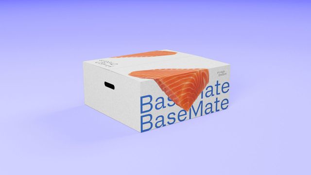 Packaging mit großformatiger Typo und einem Stück Lachs.