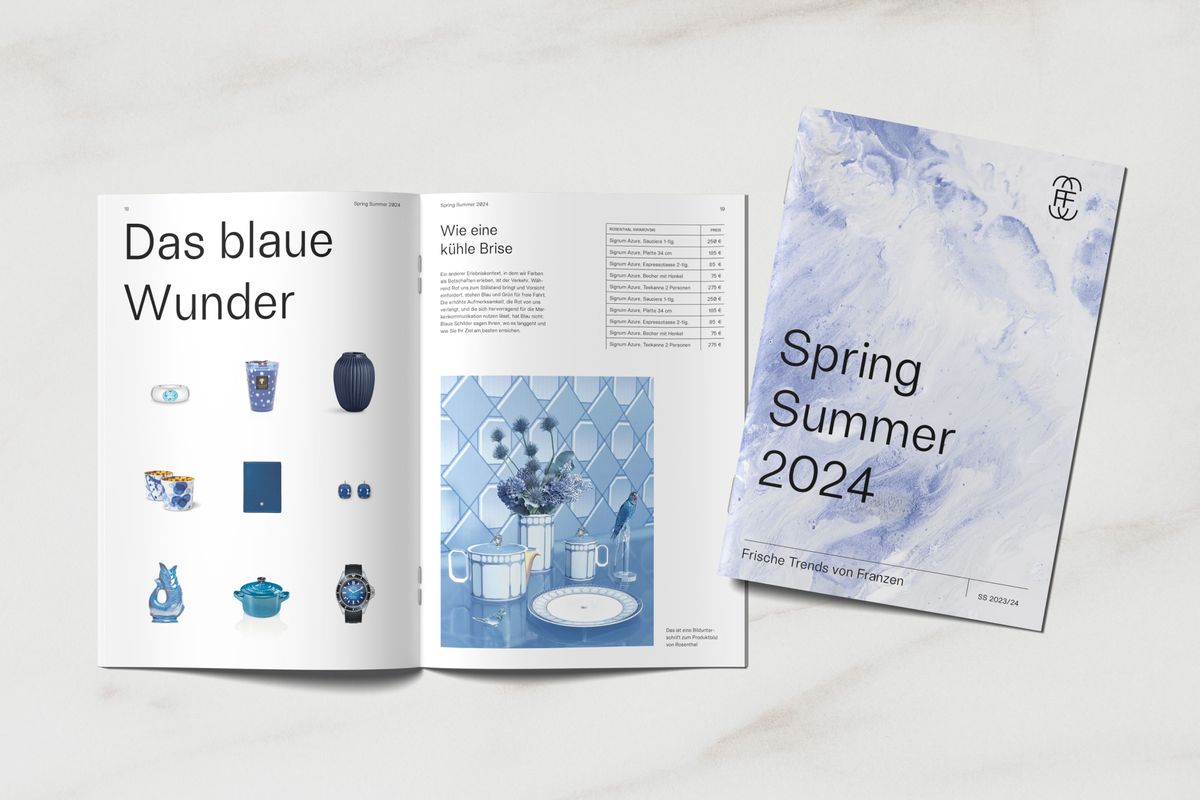 Aufgeschlagene Seiten und das Cover des neuen Magazins.