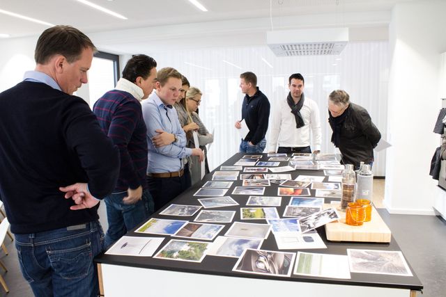 Mitarbeiter von Anteon im Markenworkshop bei arndtteunissen