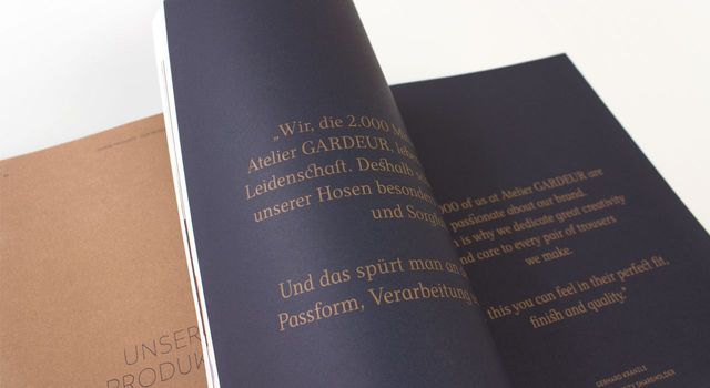 Aufgeklapptes Brandbook vom Atelier Gardeur