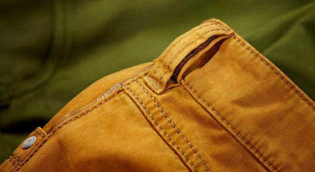 Detail eines Hosenbunds