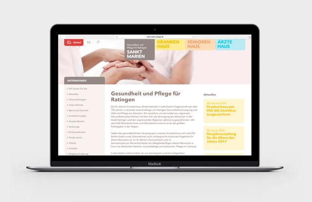 Ein geöffneter Laptop zeigt die Startseite der Website des Sankt Marien Krankenhauses