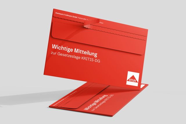 Rotes Briefkuvert mit Aufdruck „Wichtige Mitteilung zur Gesetzeslage KRITIS-DG“ im Corporate Design von STUV.