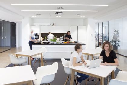 Küche und Essbereich der Designagentur arndtteunissen