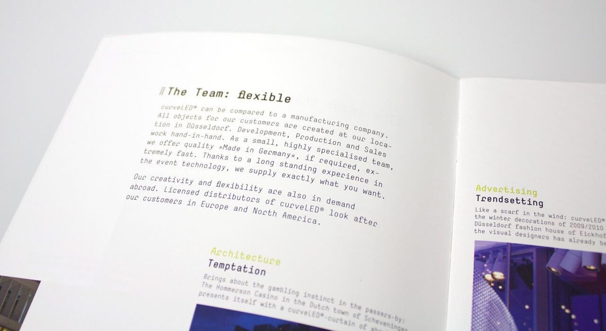Die gestalteten Broschüren stellen das Team und das Leistungsspektrum vor