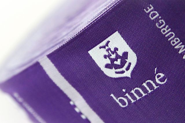 Ansicht eines Webetiketts mit der Wort- und Bildmarke von Binné