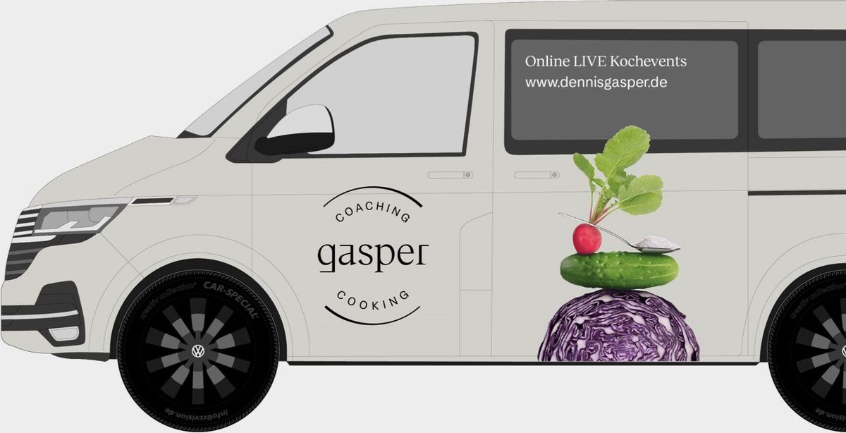 Seitliche Ansicht des folierten Firmenwagens mit Logo und Bildkomposition aus dem Corporate Design.