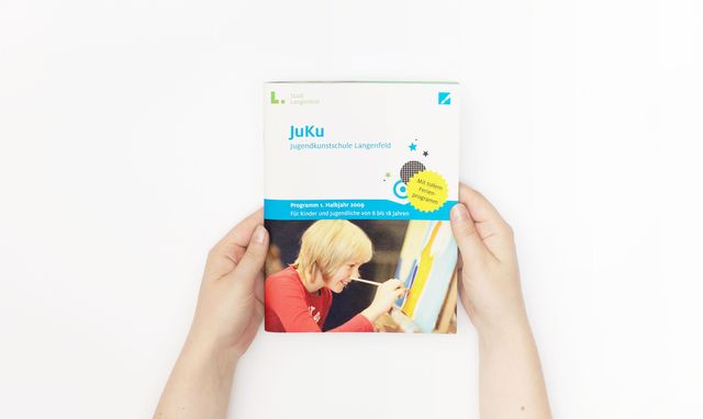 Umschlag des Programmheft der Jugendkunstschule Langenfeld