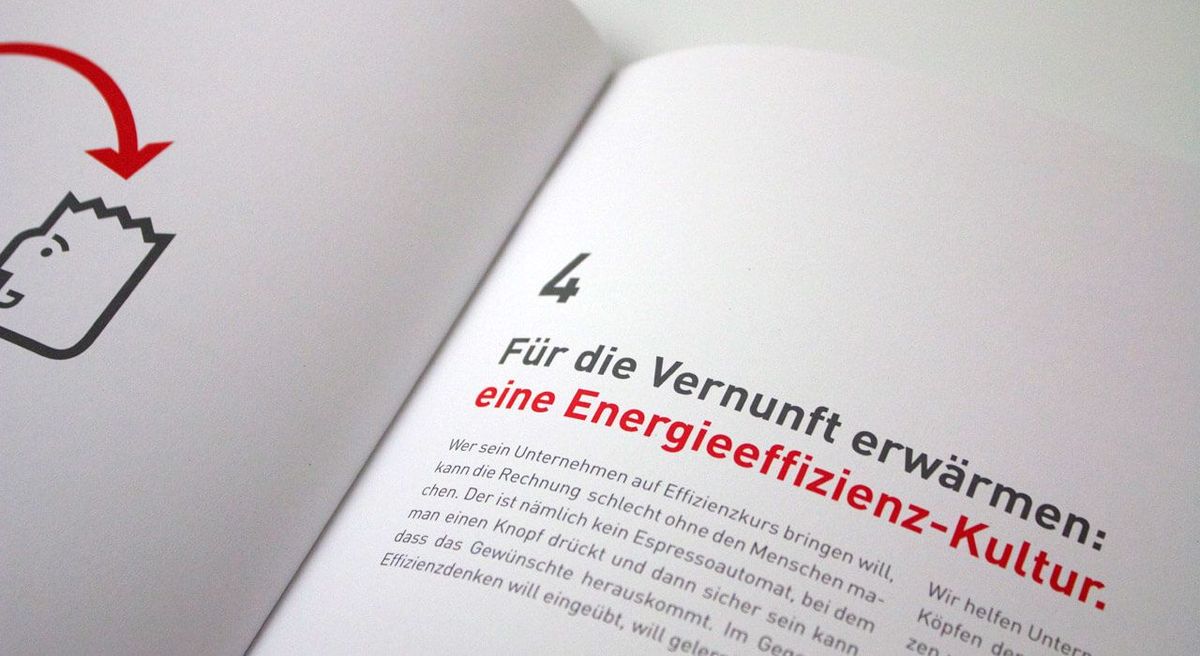 Nahaufnahme der aufgeklappten Imagebroschüre