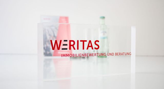 Weritas Acrylglas-Aufsteller mit Logo-Aufdruck