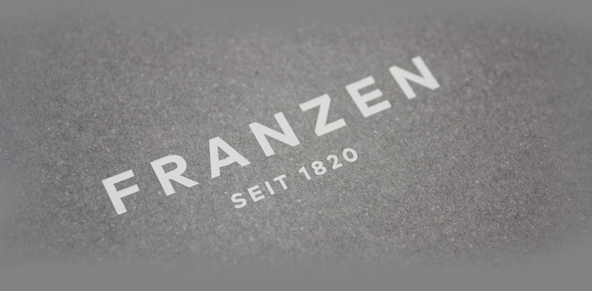 Cover des Franzen-Magalogs mit Druck-Veredelung