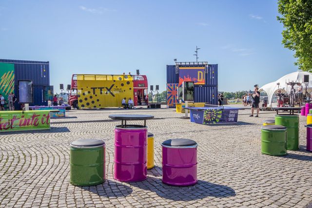 Foto vom Aufbau des TTX Events auf dem Burgplatz in Düsseldorf