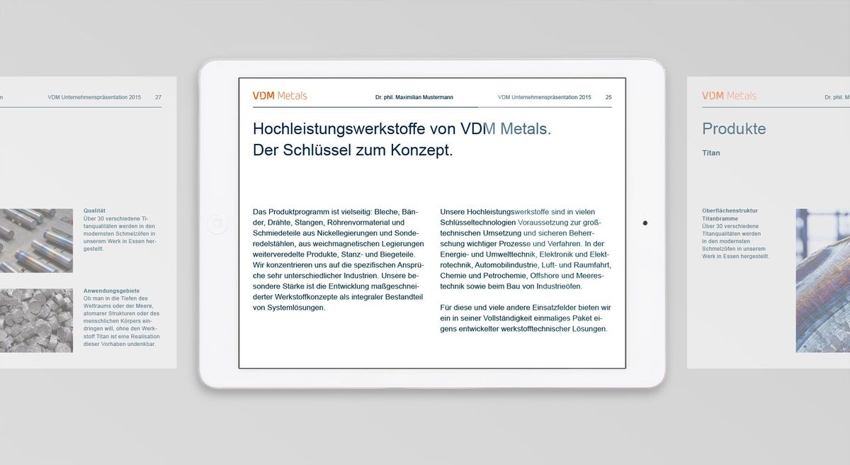 Ein Tablet zeigt PowerPoint-Folien