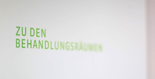 Die Beschilderung der Molden Sabo Praxis im neuen Corporate Look